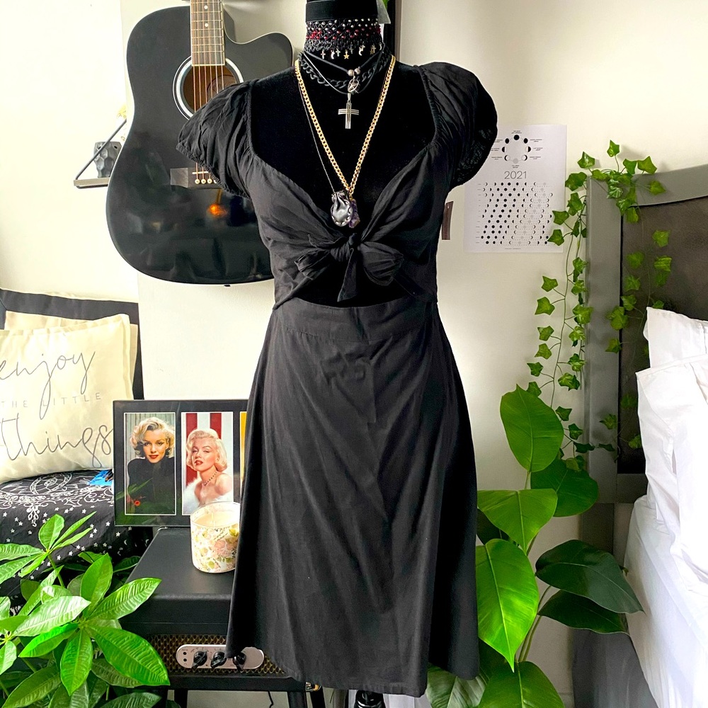 Black Tie Cutout Dress With Buttons - black